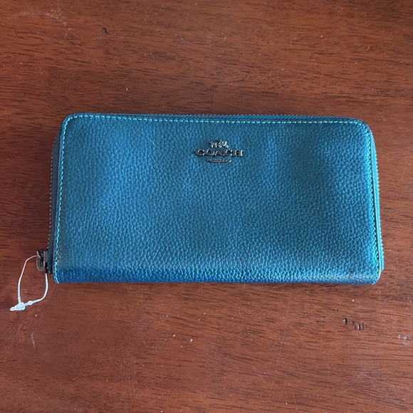 New Coach Deep Blue Green Pebbled Leather Medium Zip Around Accordion Wallet - Picture 2 of 10